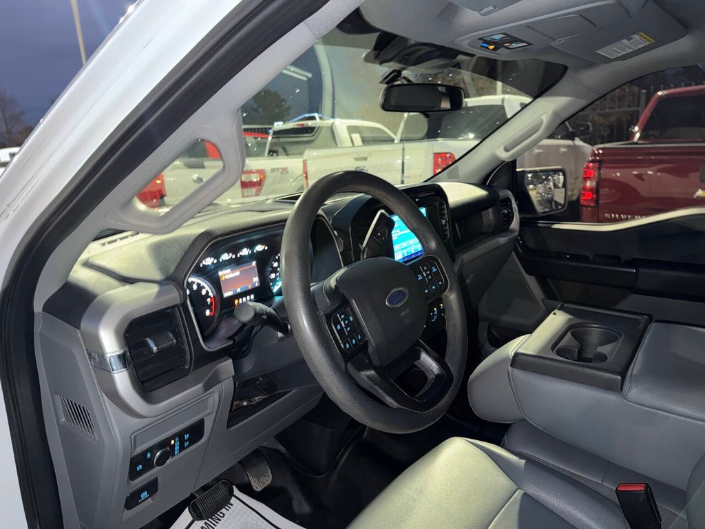 Ford F-150 Vehicle Full-screen Gallery Image 06