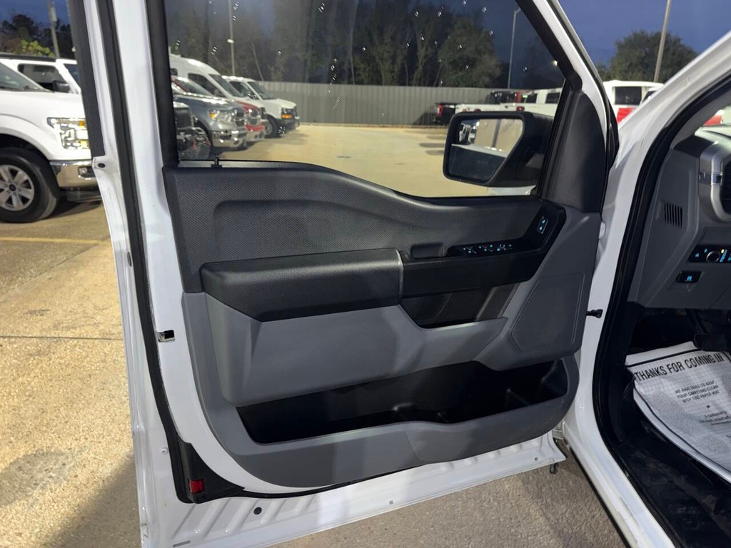 Ford F-150 Vehicle Full-screen Gallery Image 08