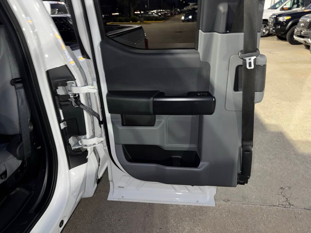 Ford F-150 Vehicle Full-screen Gallery Image 10