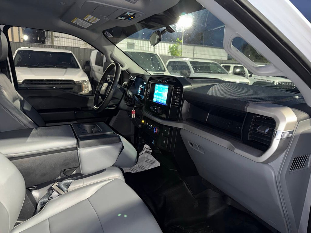 Ford F-150 Vehicle Full-screen Gallery Image 11