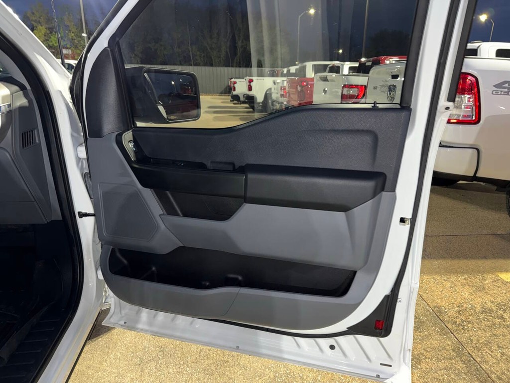 Ford F-150 Vehicle Full-screen Gallery Image 13