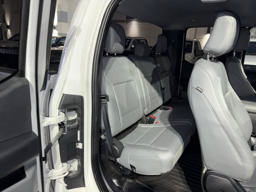 Ford F-150 Vehicle Full-screen Gallery Image 14