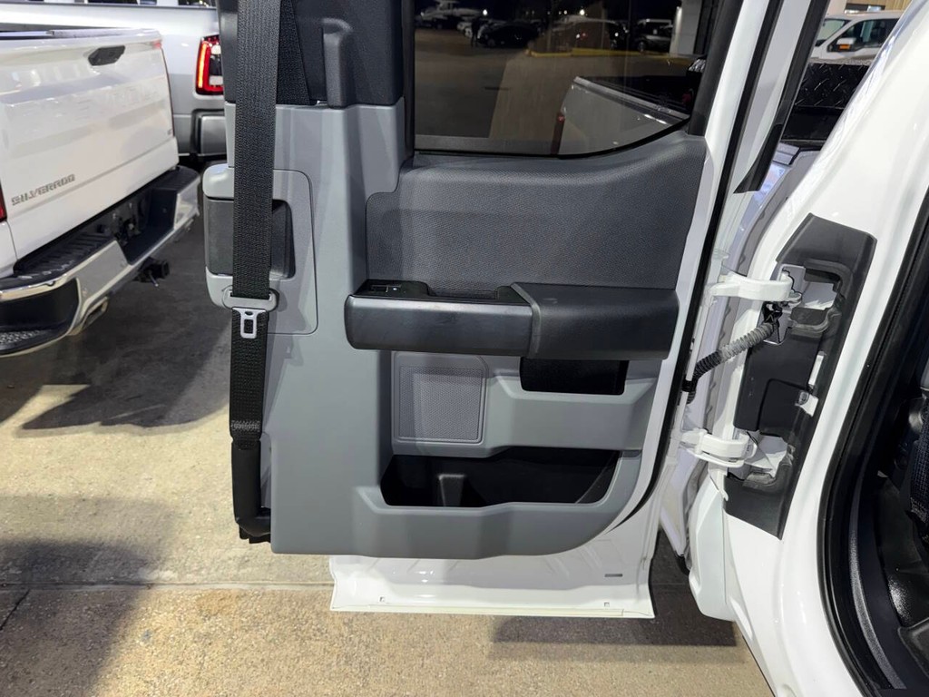 Ford F-150 Vehicle Full-screen Gallery Image 15