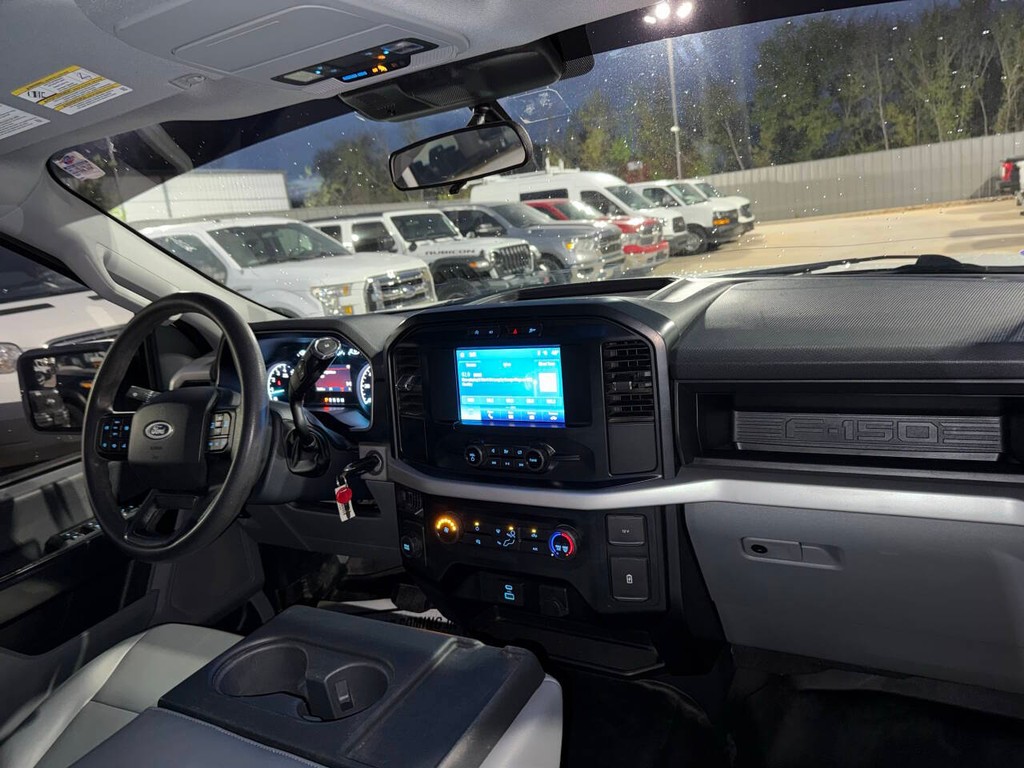 Ford F-150 Vehicle Full-screen Gallery Image 17