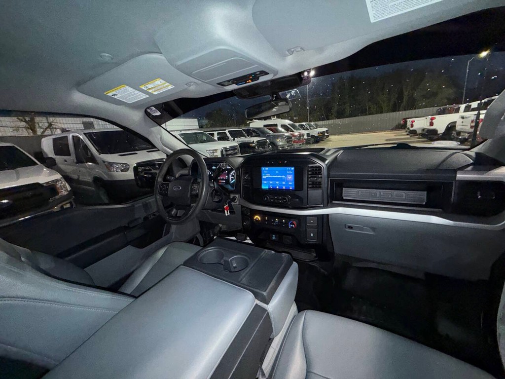Ford F-150 Vehicle Full-screen Gallery Image 18