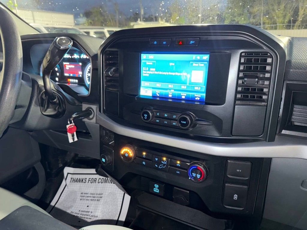 Ford F-150 Vehicle Full-screen Gallery Image 22