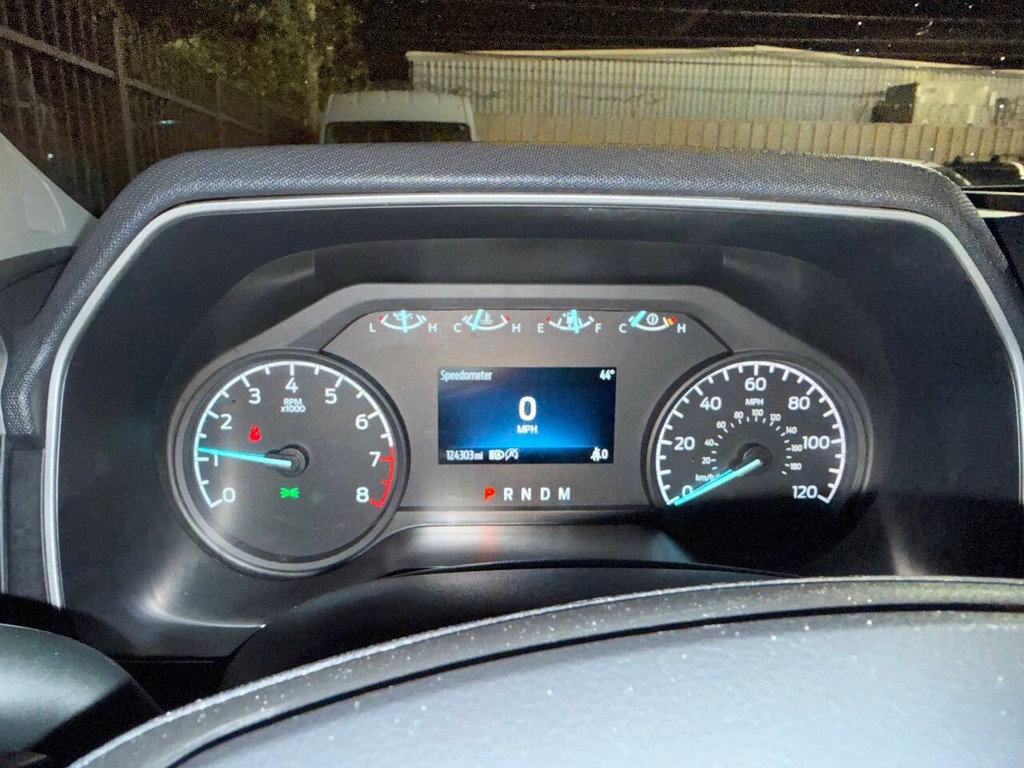 Ford F-150 Vehicle Full-screen Gallery Image 27