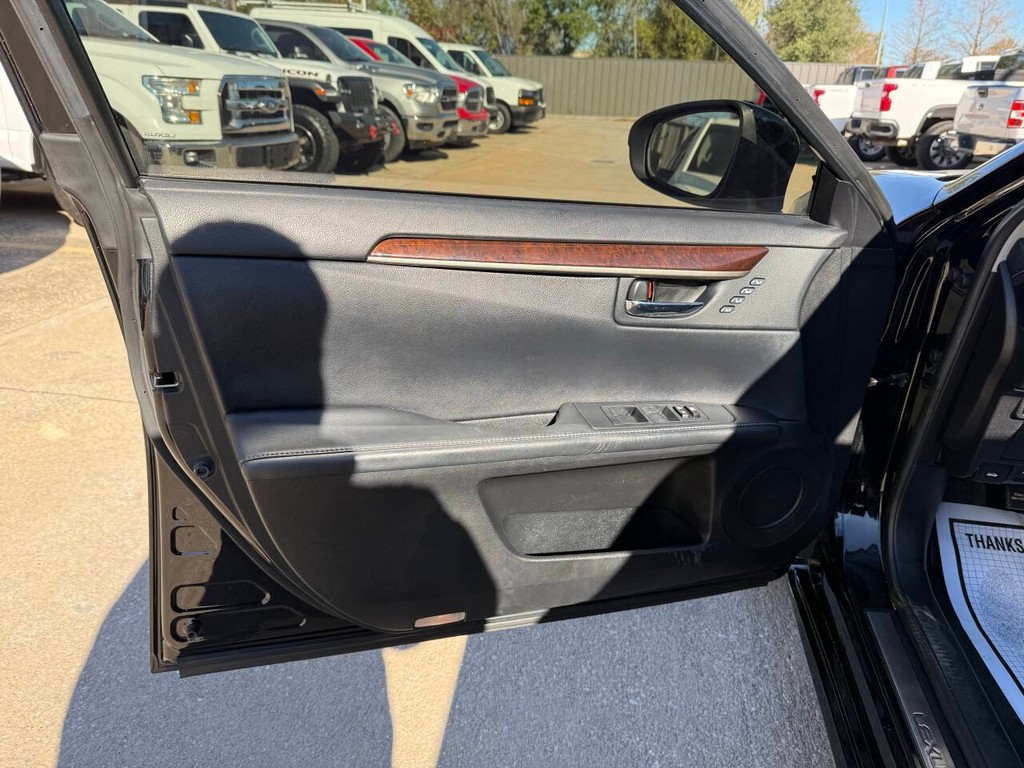 Lexus ES 350 Vehicle Full-screen Gallery Image 08