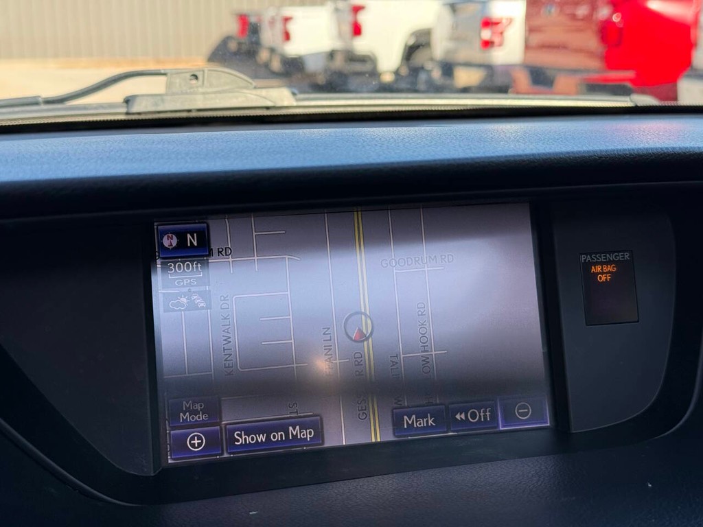 Lexus ES 350 Vehicle Full-screen Gallery Image 24