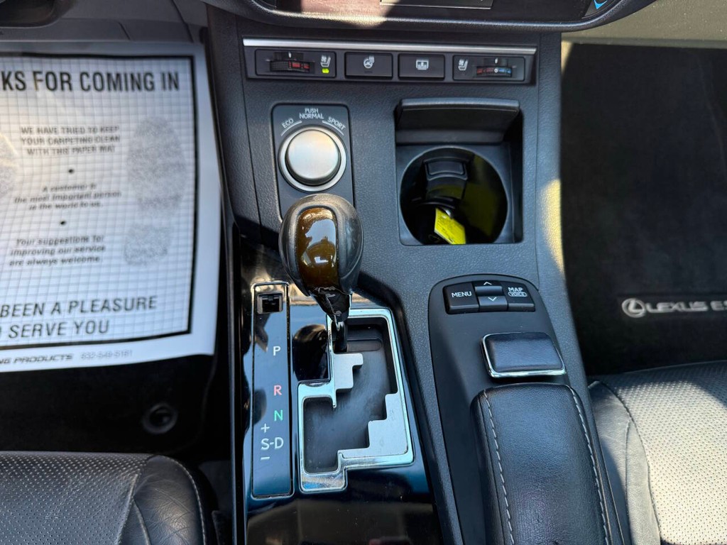 Lexus ES 350 Vehicle Full-screen Gallery Image 29