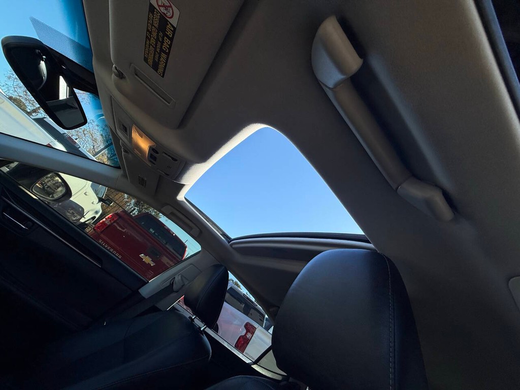 Lexus ES 350 Vehicle Full-screen Gallery Image 31