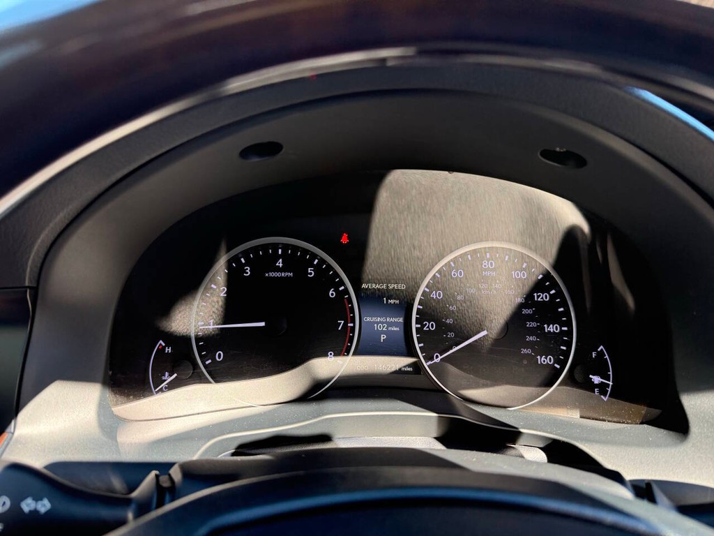 Lexus ES 350 Vehicle Full-screen Gallery Image 32