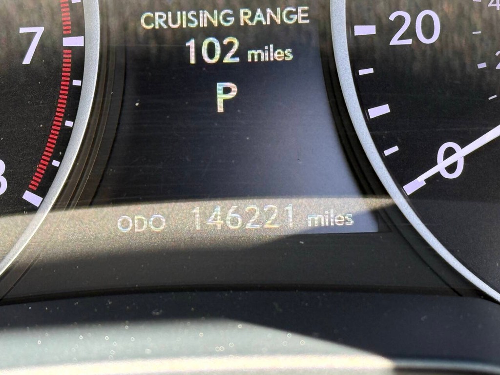 Lexus ES 350 Vehicle Full-screen Gallery Image 33