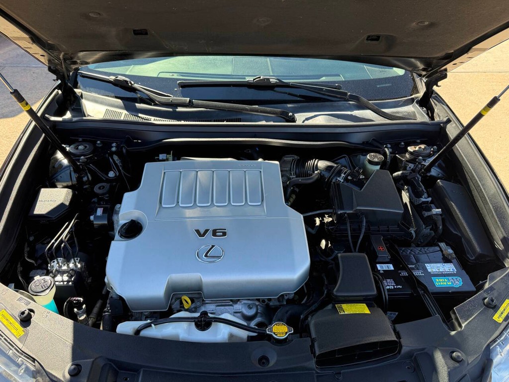 Lexus ES 350 Vehicle Full-screen Gallery Image 35