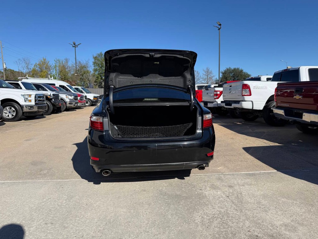 Lexus ES 350 Vehicle Full-screen Gallery Image 37