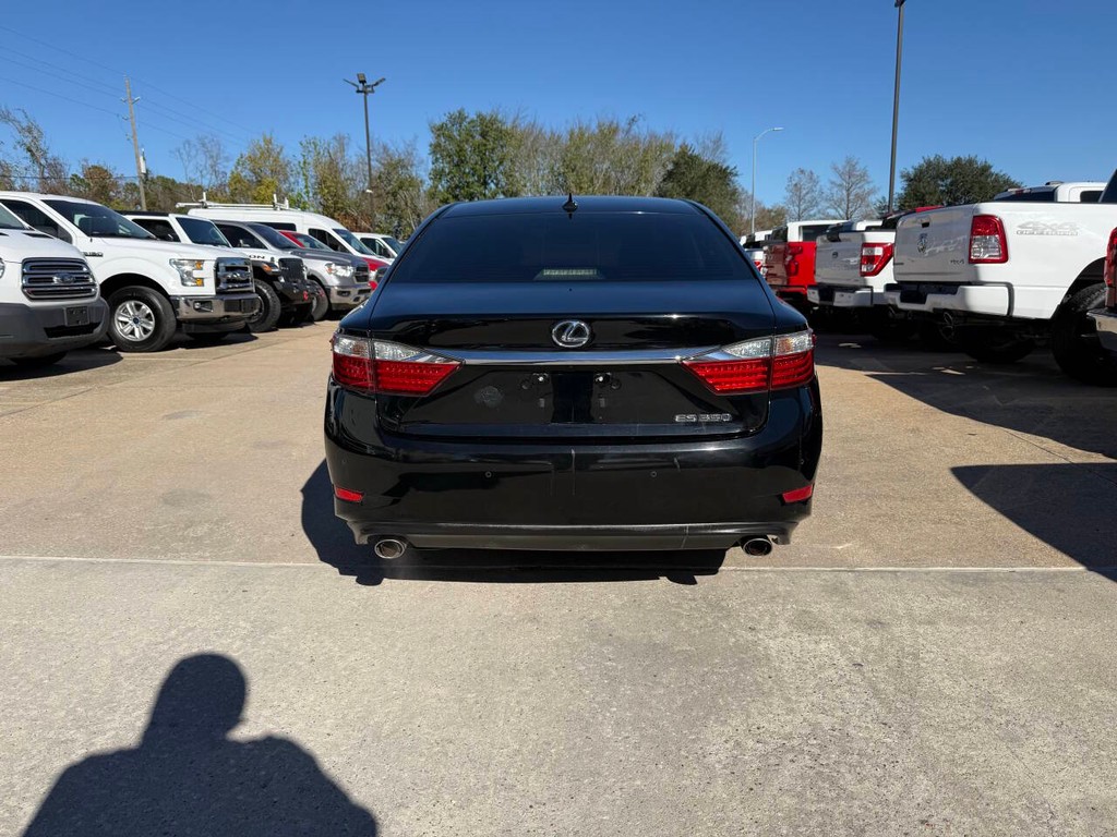 Lexus ES 350 Vehicle Full-screen Gallery Image 39