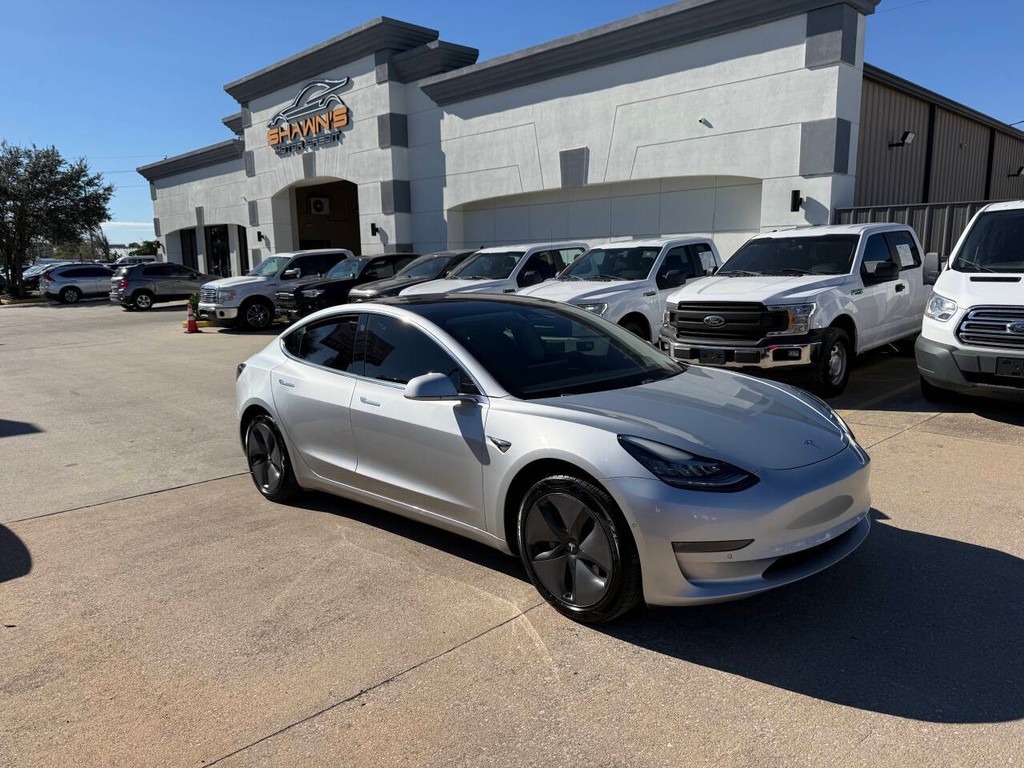 Tesla Model 3 Vehicle Full-screen Gallery Image 02