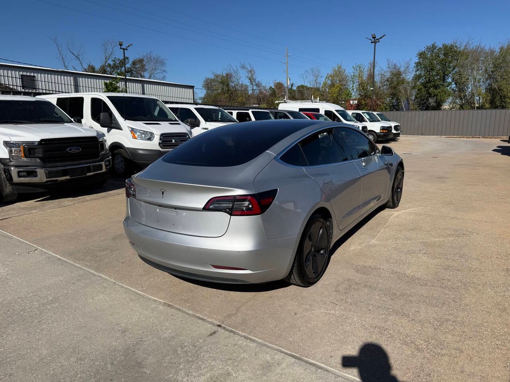 Tesla Model 3 Vehicle Full-screen Gallery Image 05