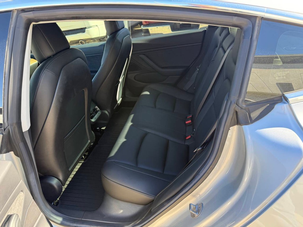 Tesla Model 3 Vehicle Full-screen Gallery Image 13