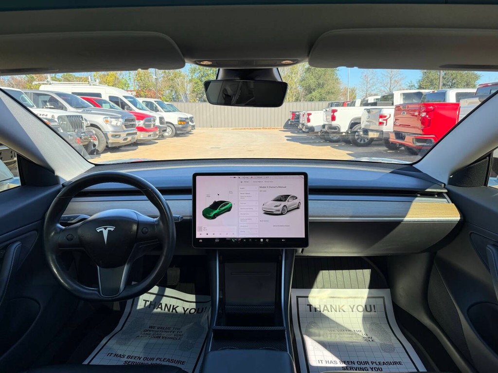 Tesla Model 3 Vehicle Full-screen Gallery Image 17