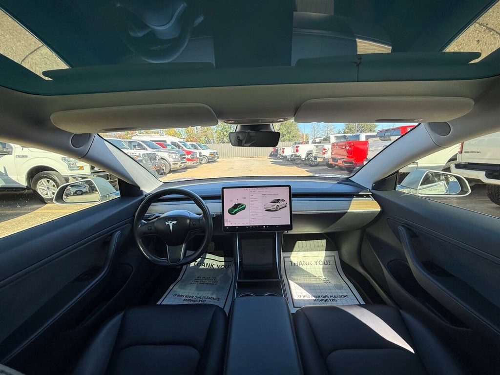 Tesla Model 3 Vehicle Full-screen Gallery Image 18