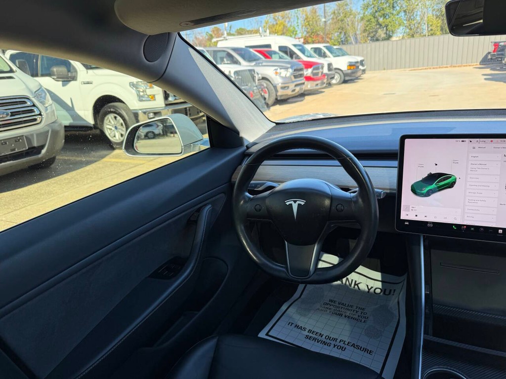 Tesla Model 3 Vehicle Full-screen Gallery Image 19