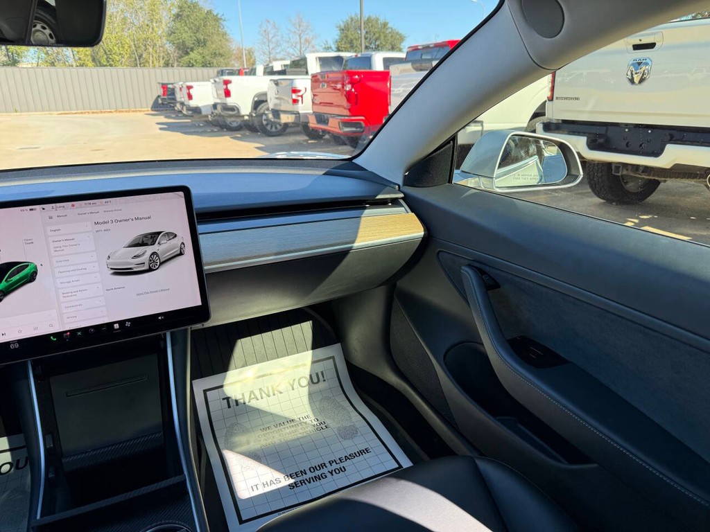 Tesla Model 3 Vehicle Full-screen Gallery Image 20
