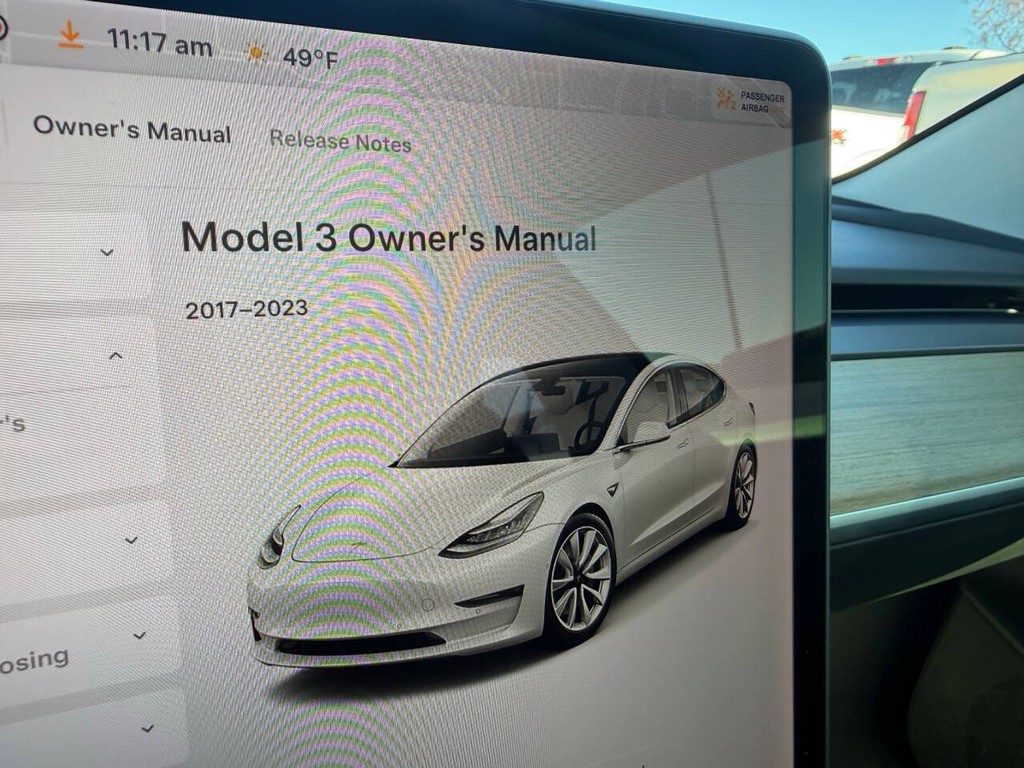 Tesla Model 3 Vehicle Full-screen Gallery Image 25