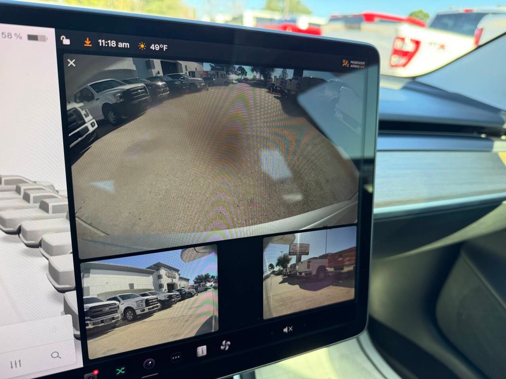 Tesla Model 3 Vehicle Full-screen Gallery Image 27