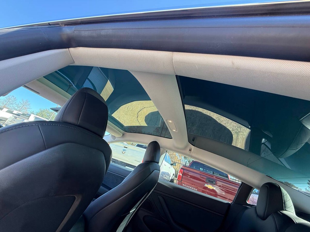 Tesla Model 3 Vehicle Full-screen Gallery Image 33