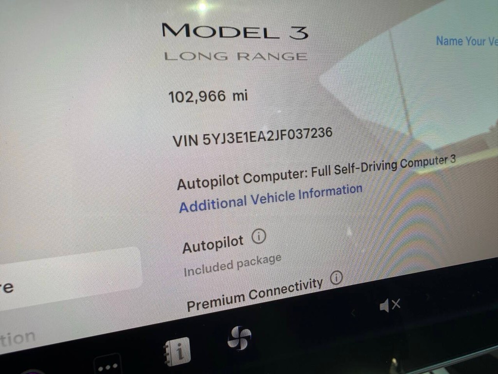 Tesla Model 3 Vehicle Full-screen Gallery Image 34