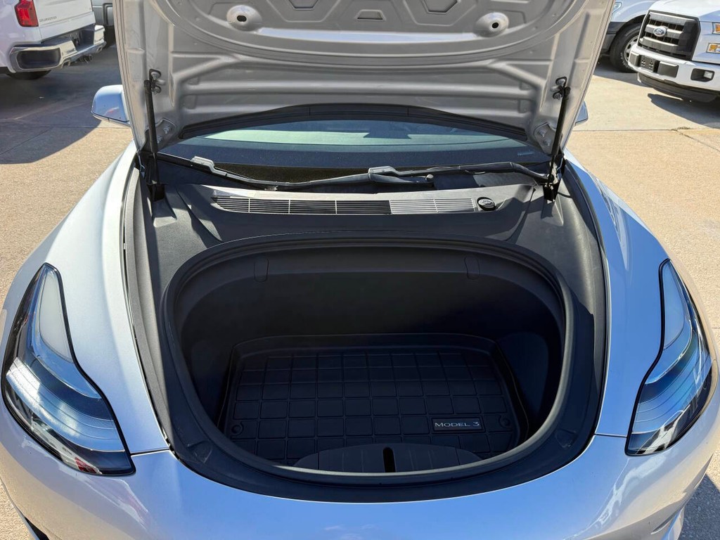 Tesla Model 3 Vehicle Full-screen Gallery Image 36