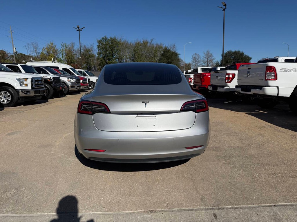 Tesla Model 3 Vehicle Full-screen Gallery Image 39