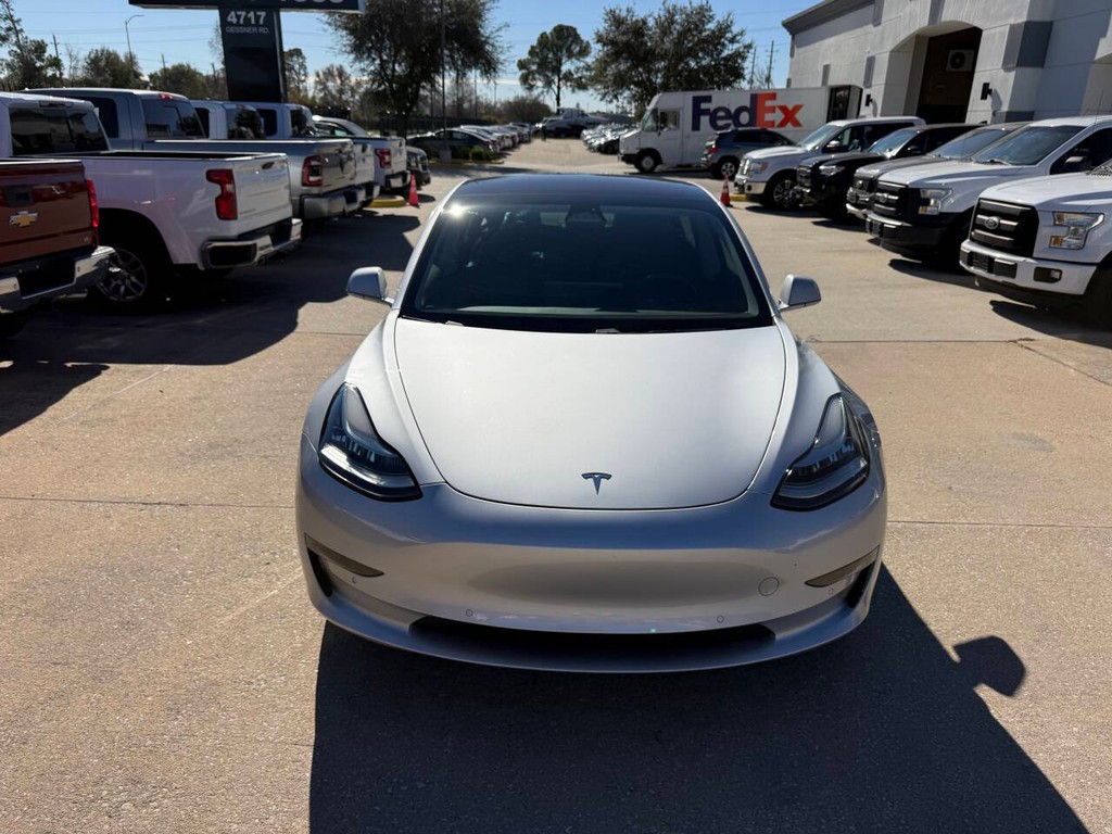 Tesla Model 3 Vehicle Full-screen Gallery Image 40