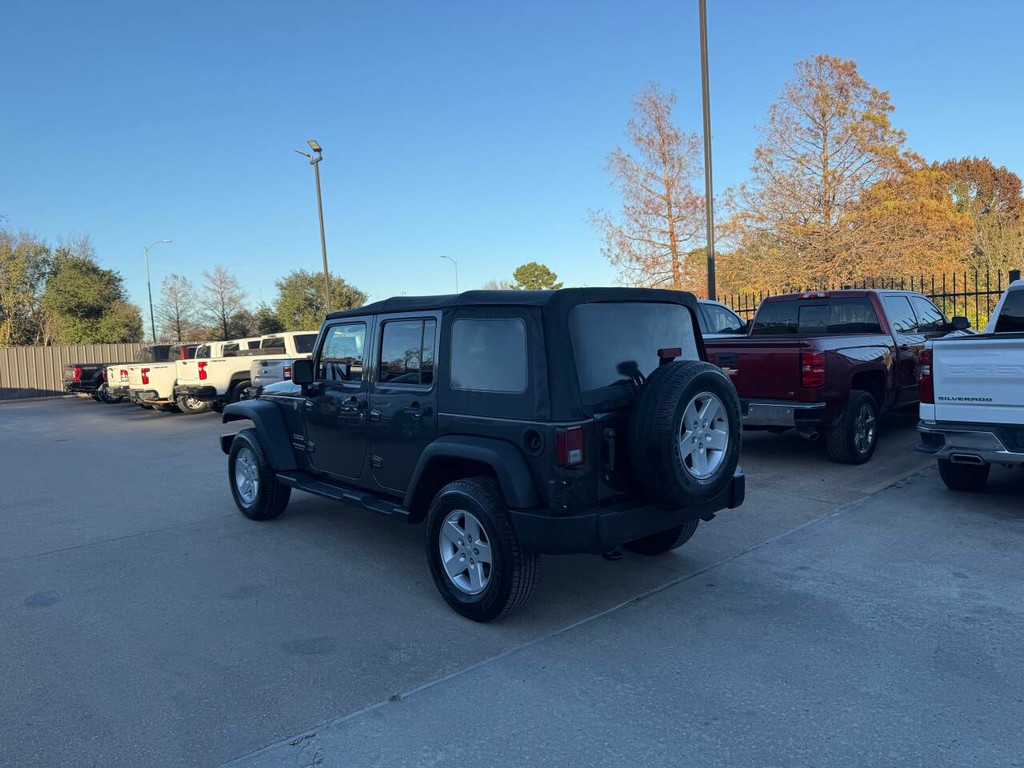 Jeep Wrangler Unlimited Vehicle Full-screen Gallery Image 04