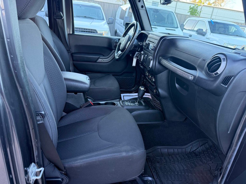 Jeep Wrangler Unlimited Vehicle Full-screen Gallery Image 10