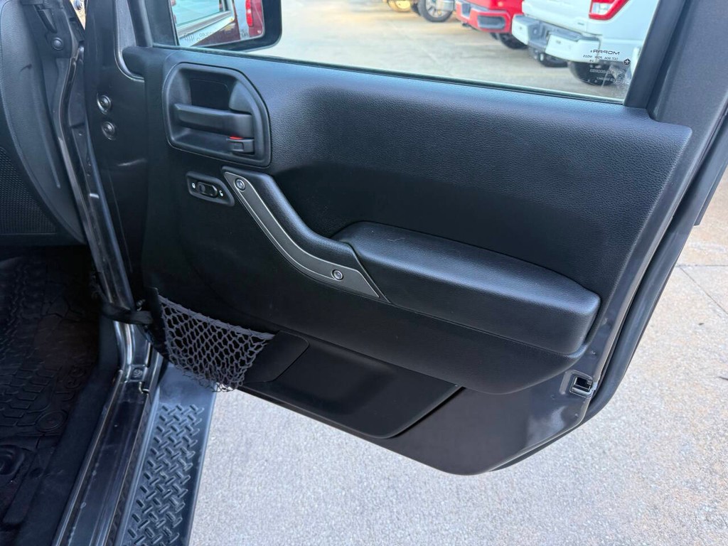 Jeep Wrangler Unlimited Vehicle Full-screen Gallery Image 11