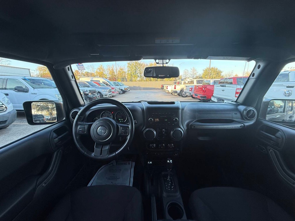 Jeep Wrangler Unlimited Vehicle Full-screen Gallery Image 18