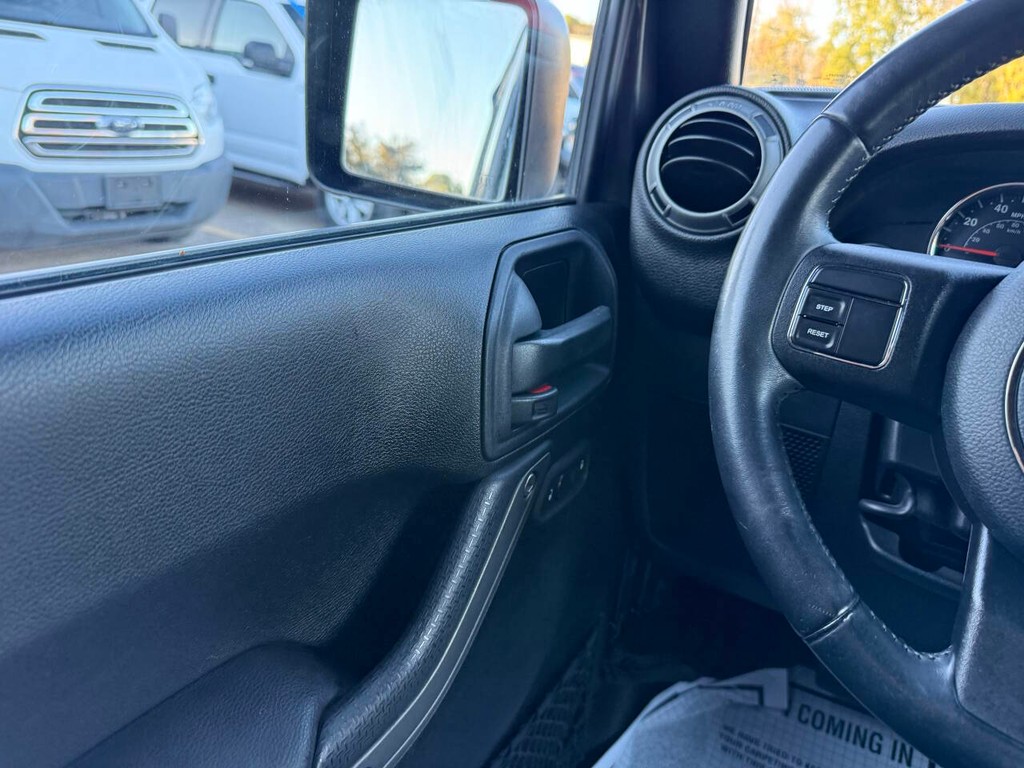 Jeep Wrangler Unlimited Vehicle Full-screen Gallery Image 28