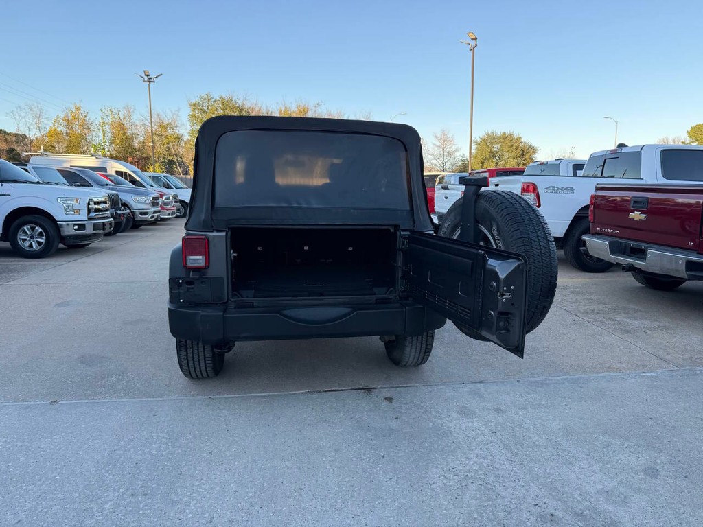 Jeep Wrangler Unlimited Vehicle Full-screen Gallery Image 36