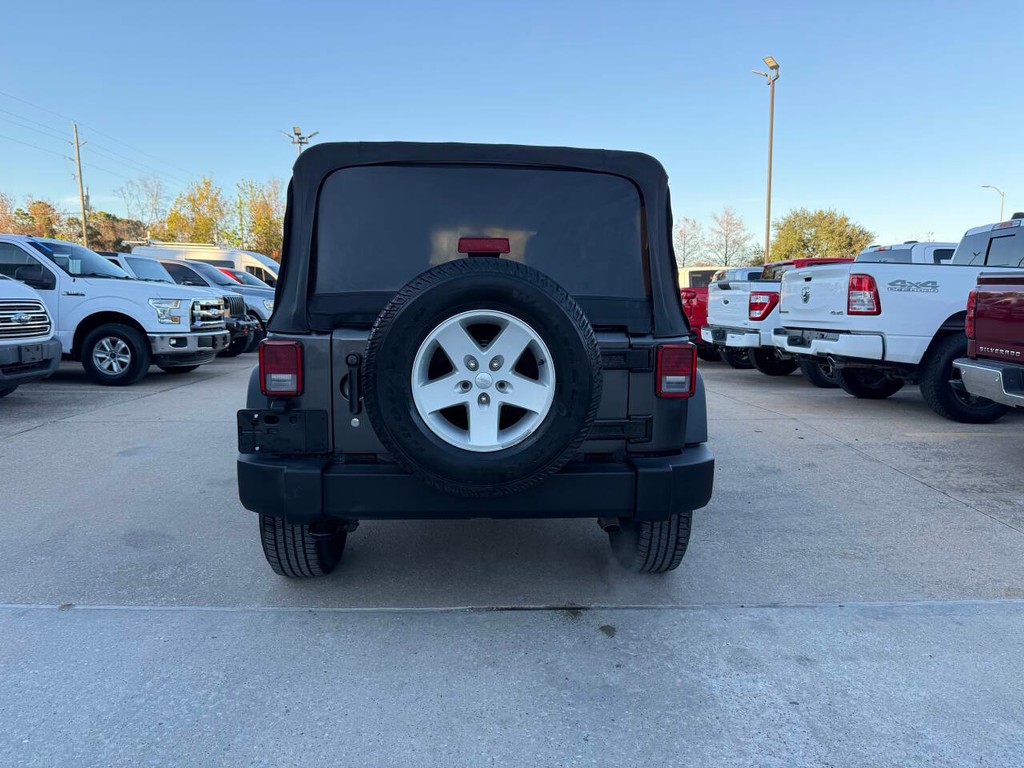 Jeep Wrangler Unlimited Vehicle Full-screen Gallery Image 37