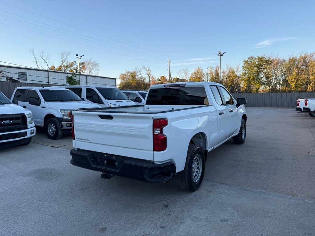 Chevrolet Silverado 1500 Vehicle Full-screen Gallery Image 05
