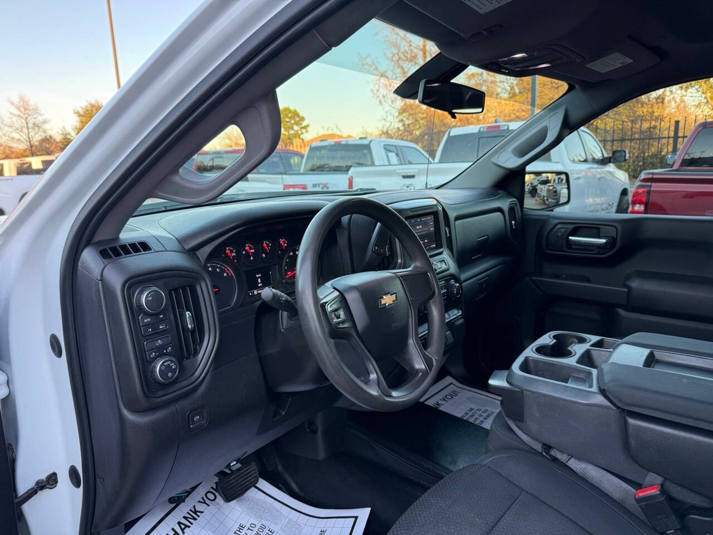 Chevrolet Silverado 1500 Vehicle Full-screen Gallery Image 06