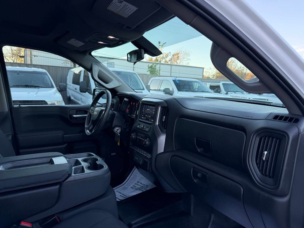 Chevrolet Silverado 1500 Vehicle Full-screen Gallery Image 09