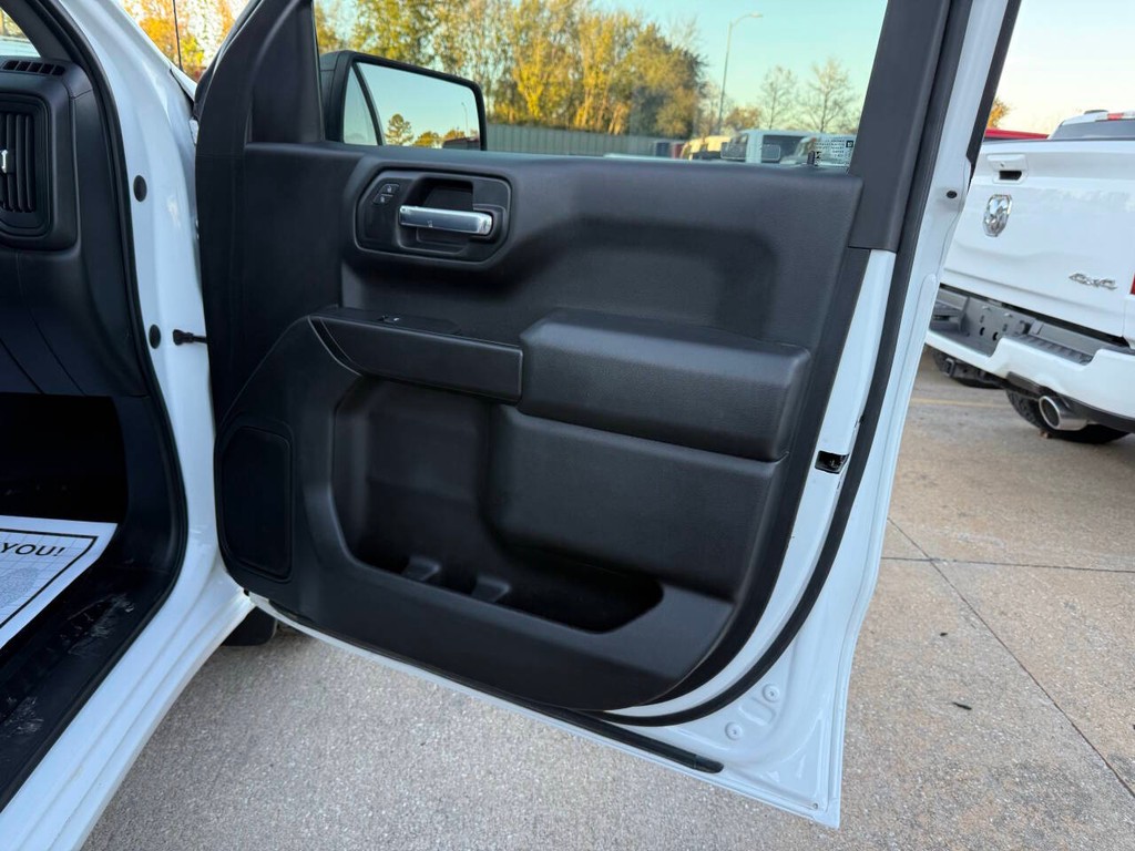 Chevrolet Silverado 1500 Vehicle Full-screen Gallery Image 11