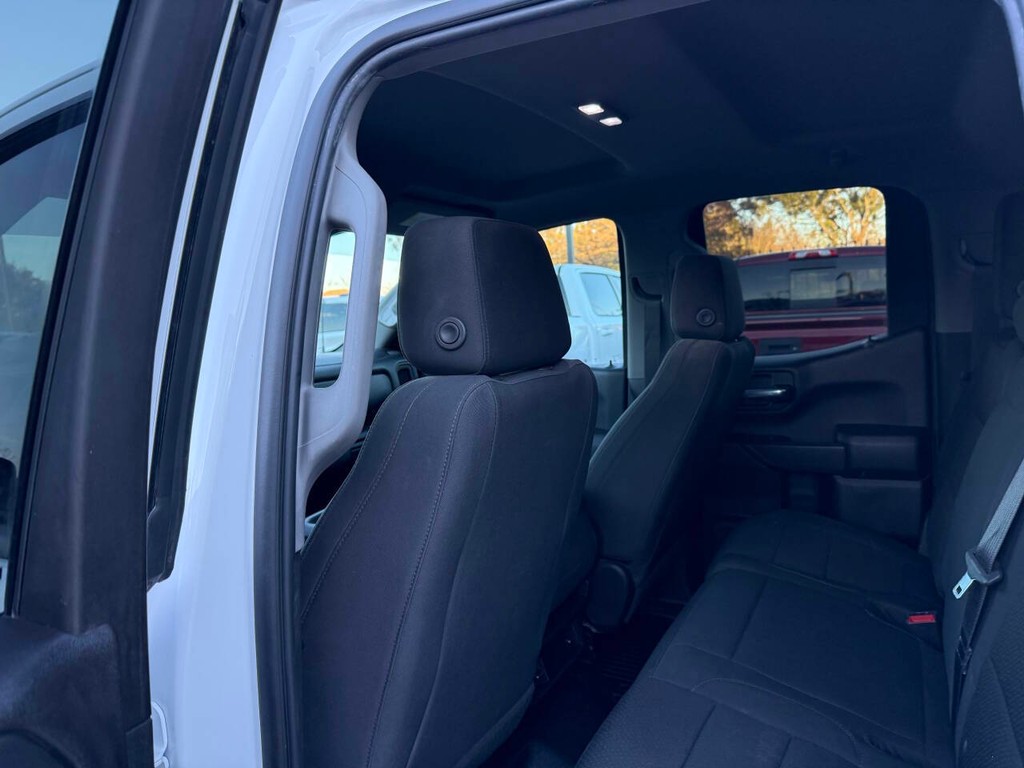 Chevrolet Silverado 1500 Vehicle Full-screen Gallery Image 12