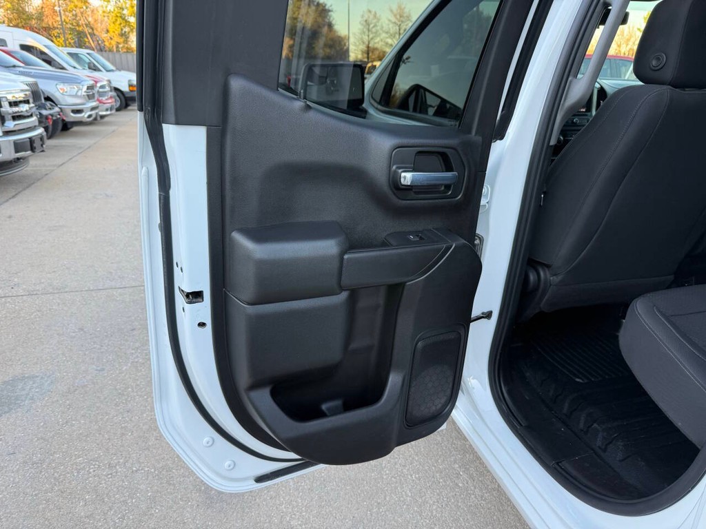 Chevrolet Silverado 1500 Vehicle Full-screen Gallery Image 14