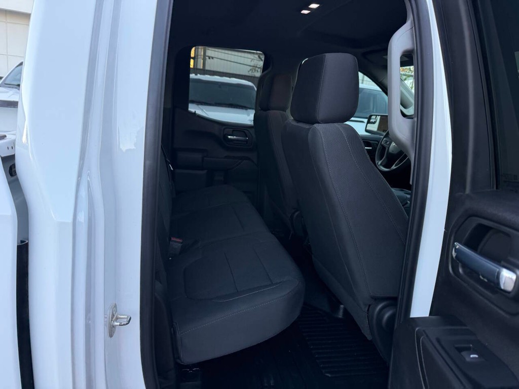 Chevrolet Silverado 1500 Vehicle Full-screen Gallery Image 15