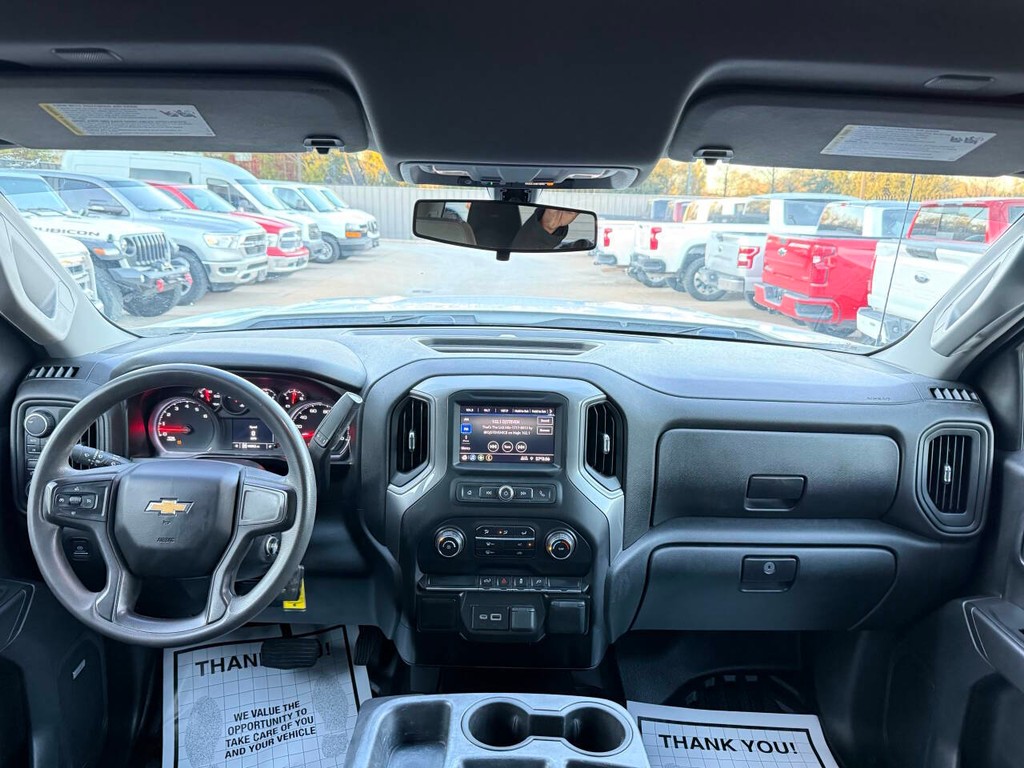 Chevrolet Silverado 1500 Vehicle Full-screen Gallery Image 17