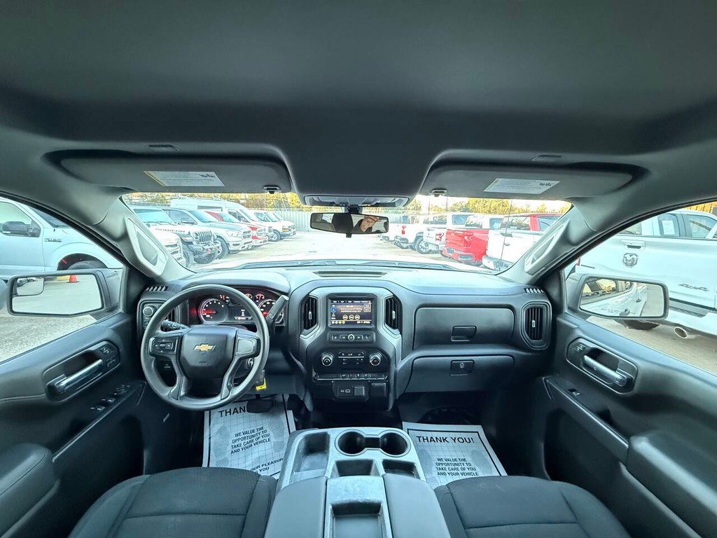 Chevrolet Silverado 1500 Vehicle Full-screen Gallery Image 18